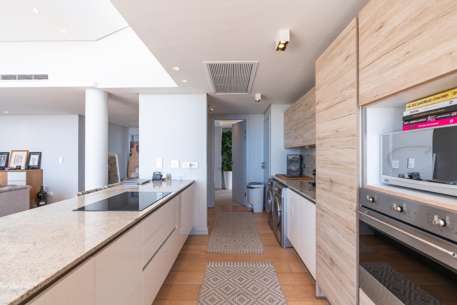 To Let 3 Bedroom Property for Rent in Sea Point Western Cape